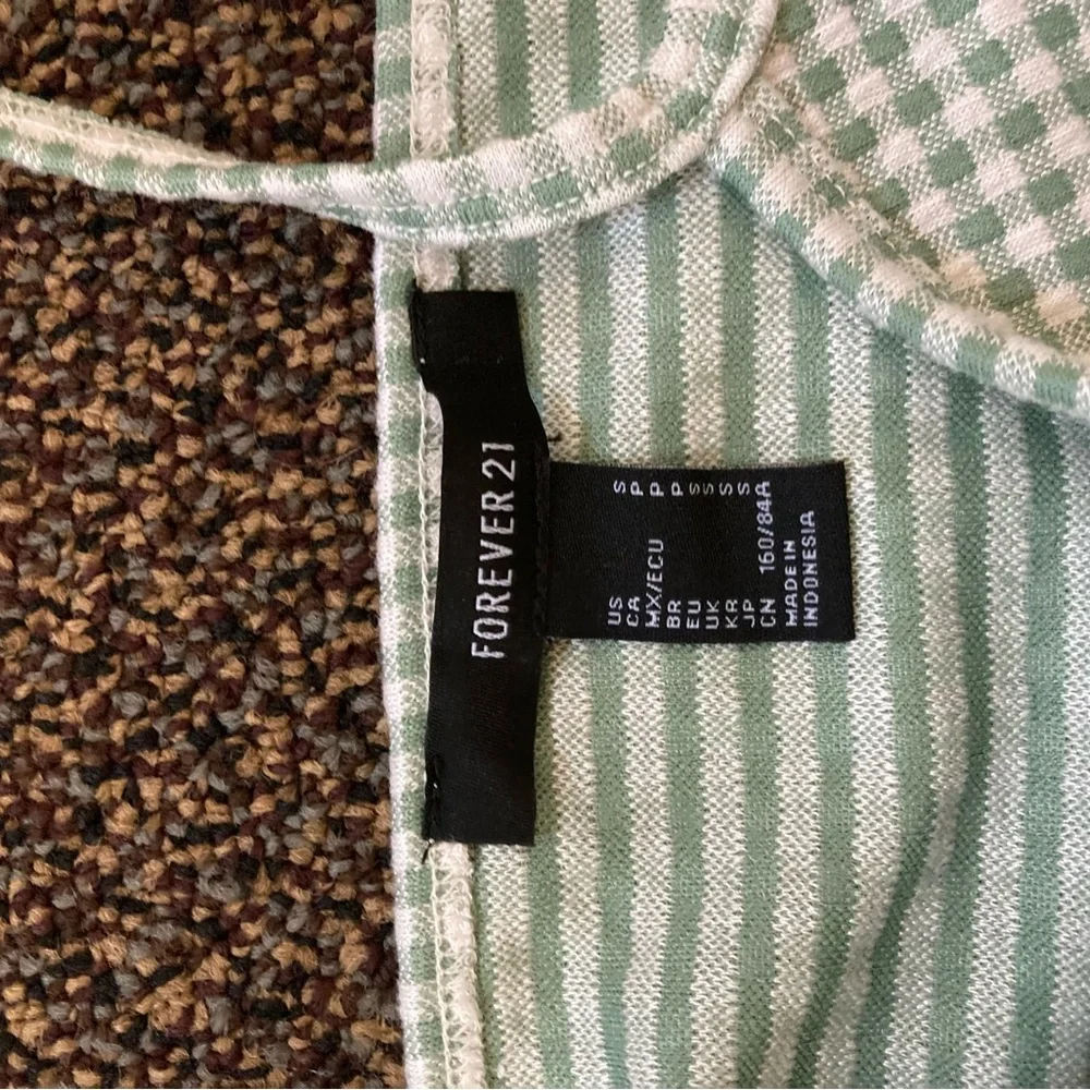 Checkered Crop top - Picture 3 of 3